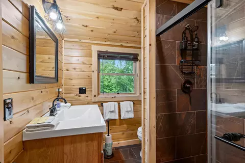 Bath - 73 Ridge Rd, Bethlehem, NH 03574 photo 3 of 4