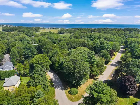 11 Great Gate Dr, Hampton, NH 03842