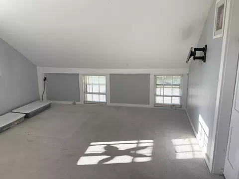 Bedroom - 284 South Rd, Brentwood, NH 03833 photo 3 of 5