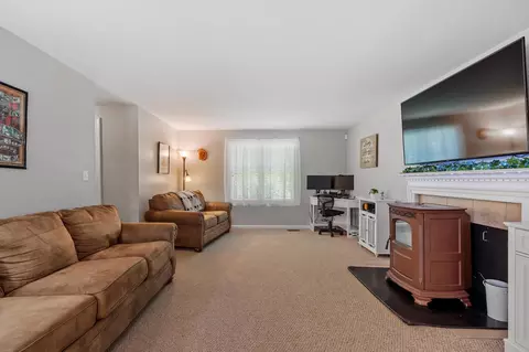 Living - 10 Westview Rd, Brookline, NH 03033 photo 1 of 1