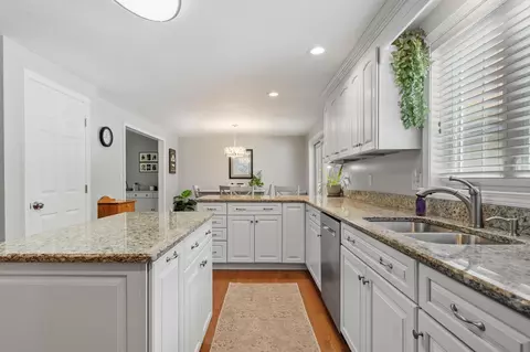 Kitchen - 10 Westview Rd, Brookline, NH 03033 photo 4 of 5