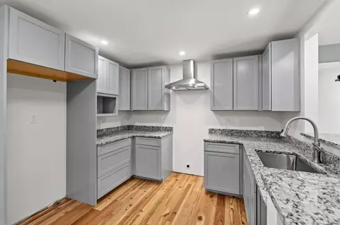 Kitchen - 14 River Rd, Brentwood, NH 03833 photo 1 of 3