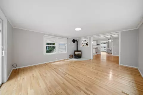 Living - 3 Doris St, Derry, NH 03038 photo 5 of 6