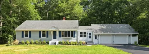 17 Drinkwater Rd, Hampton Falls, NH 03844