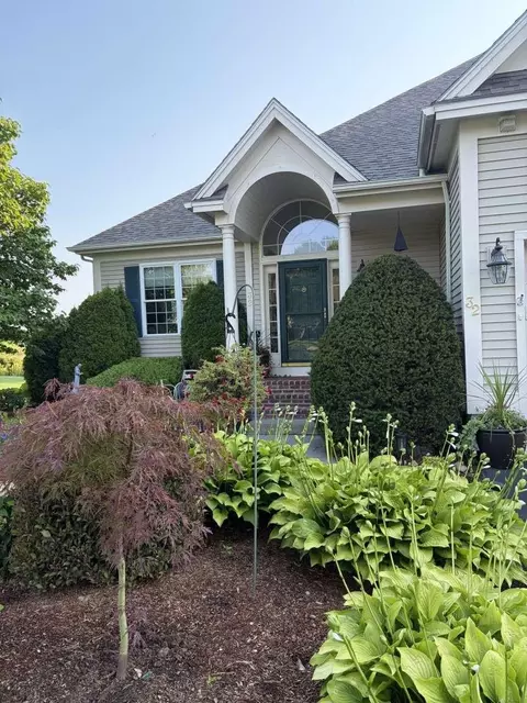 32 Four Sisters Rd, South Burlington, VT 05403