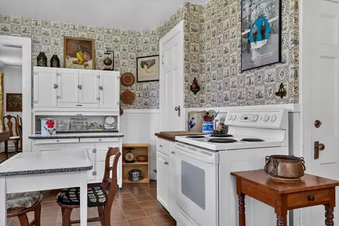 Kitchen - 61 Ormsbee Ave, Proctor, VT 05765 photo 4 of 7