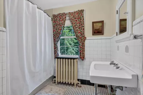 Bath - 61 Ormsbee Ave, Proctor, VT 05765 photo 2 of 3