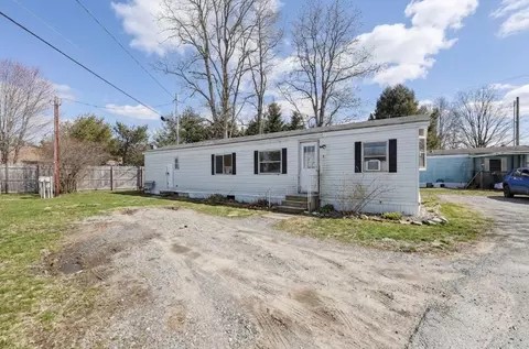 9 Starting Gate Ln, Hinsdale, NH 03451