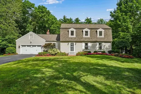 20 Mulberry Ln, Bedford, NH 03110