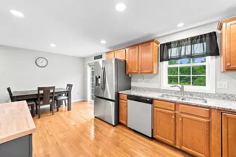 Kitchen - 30 Pearson Way, Epping, NH 03042 photo 3 of 4