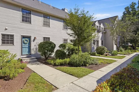 6 Veterans Rd #14, Amherst, NH 03031