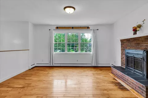 Living - 9 Griswold St, Jericho, VT 05465 photo 3 of 4