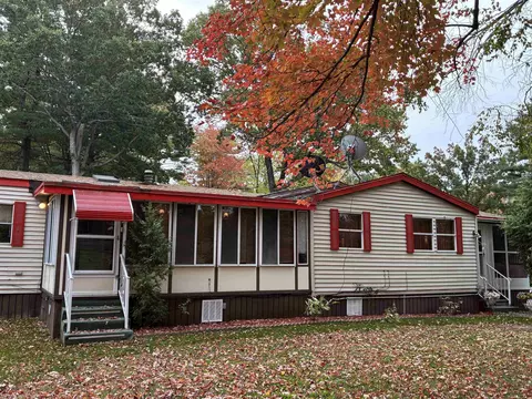11 N Dewberry Ln, Rochester, NH 03867
