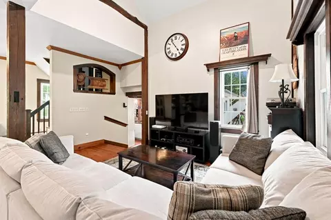 Living - 32 Flutter St, Nottingham, NH 03290 photo 2 of 3