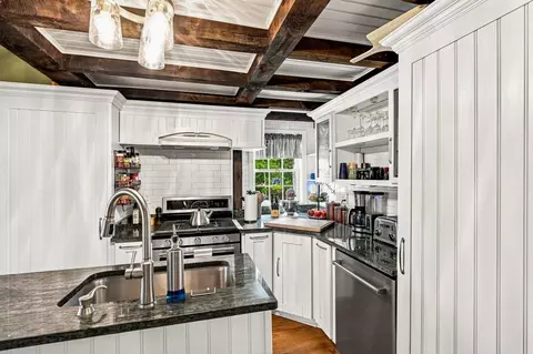Kitchen - 32 Flutter St, Nottingham, NH 03290 photo 2 of 4