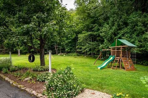 Exterior - 32 Flutter St, Nottingham, NH 03290 photo 7 of 10