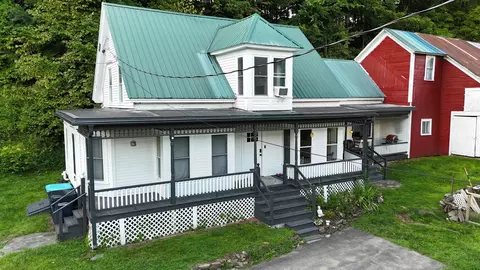 140 Pleasant St, Williamstown, VT 05679
