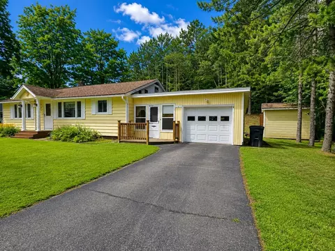 41 Gilbert St, Newport, VT 05855
