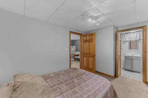Bedroom - 189 Plain Rd, Bath, NH 03740 photo 6 of 7