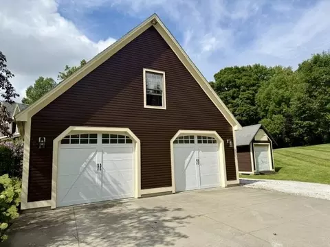 Exterior - 21 Meadow Dr, Jericho, VT 05465 photo 16 of 18