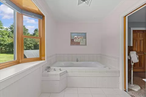 Bath - 21 Meadow Dr, Jericho, VT 05465 photo 3 of 4