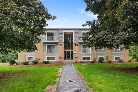 11 Constitution Dr # A, Londonderry, NH 03053