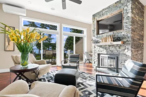 401 S Beach Rd #401/402, South Burlington, VT 05403