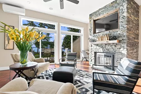 401 S Beach Rd #401/402, South Burlington, VT 05403