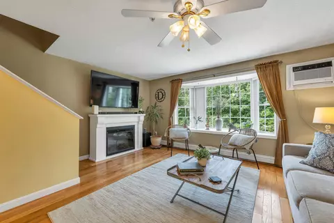 Living - 6 Pleasant St #E11, Hooksett, NH 03106 photo 3 of 4