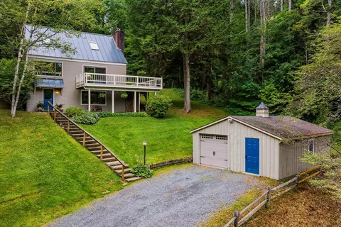 151 Dwight Rd, Hartford, VT 05059
