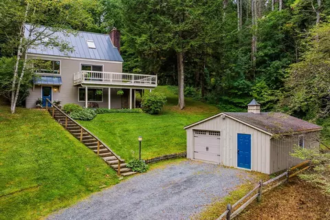 151 Dwight Rd, Hartford, VT 05059