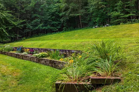 Exterior - 151 Dwight Rd, Hartford, VT 05059 photo 6 of 8