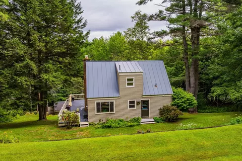 Exterior - 151 Dwight Rd, Hartford, VT 05059 photo 4 of 8