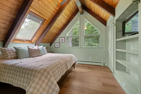 Bedroom - 151 Dwight Rd, Hartford, VT 05059 photo 3 of 4