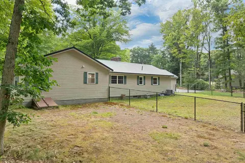 Exterior - 6 Ridgewood Dr, Bow, NH 03304 photo 6 of 9