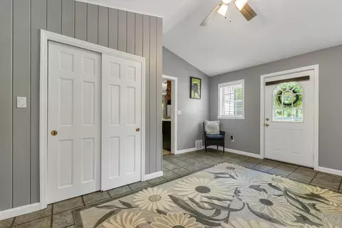 Entry Way - 6 Ridgewood Dr, Bow, NH 03304 photo 4 of 4