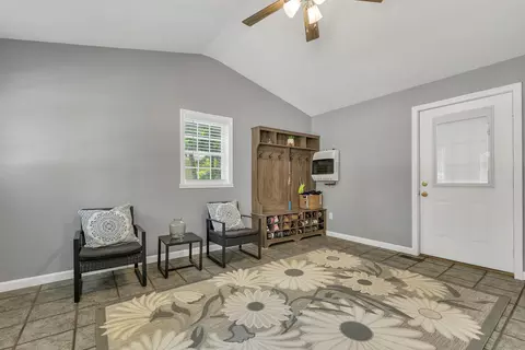 Entry Way - 6 Ridgewood Dr, Bow, NH 03304 photo 2 of 4
