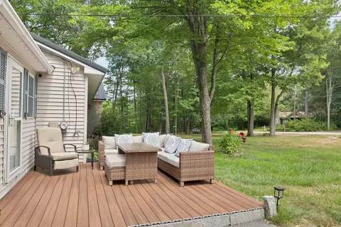 Exterior - 6 Ridgewood Dr, Bow, NH 03304 photo 5 of 9
