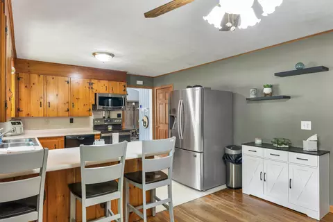 Kitchen - 6 Ridgewood Dr, Bow, NH 03304 photo 4 of 6