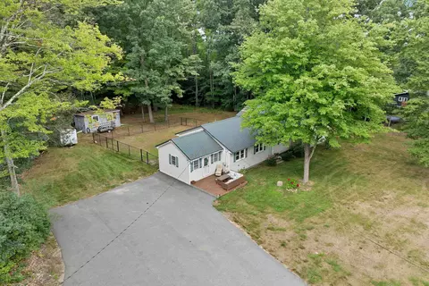Exterior - 6 Ridgewood Dr, Bow, NH 03304 photo 4 of 9