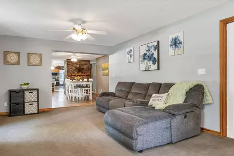 Living - 6 Ridgewood Dr, Bow, NH 03304 photo 4 of 5