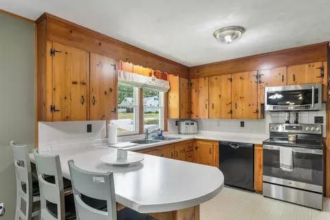 Kitchen - 6 Ridgewood Dr, Bow, NH 03304 photo 3 of 6