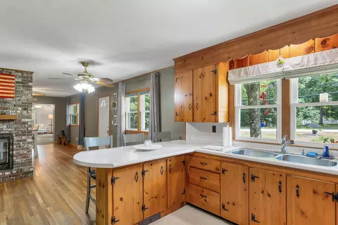 Kitchen - 6 Ridgewood Dr, Bow, NH 03304 photo 5 of 6