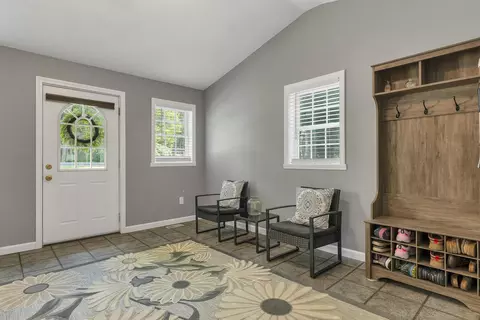 Entry Way - 6 Ridgewood Dr, Bow, NH 03304 photo 1 of 4
