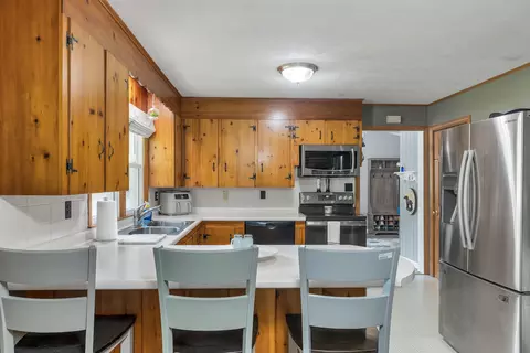 Kitchen - 6 Ridgewood Dr, Bow, NH 03304 photo 1 of 6