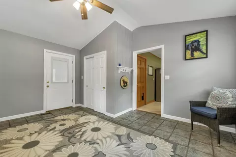 Entry Way - 6 Ridgewood Dr, Bow, NH 03304 photo 3 of 4