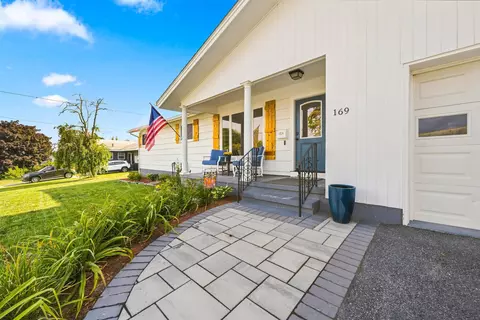169 Raven Rd, Lowell, MA 01852