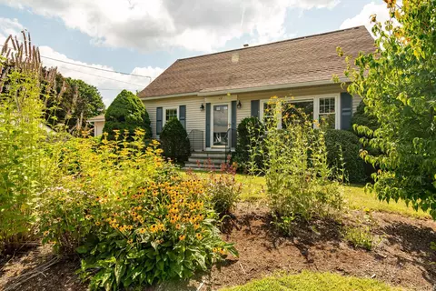Exterior - 22 Crescent Ave, Dover, NH 03820 photo 2 of 9