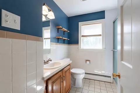 Bath - 22 Crescent Ave, Dover, NH 03820 photo 1 of 3