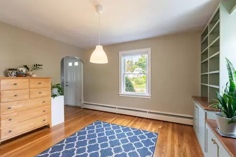 Living - 22 Crescent Ave, Dover, NH 03820 photo 2 of 4